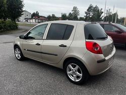 Ljusbrun (brun) Begagnad 2008 Renault Clio R.S. Halvkombi | 27 000 kr (Marknadspris)