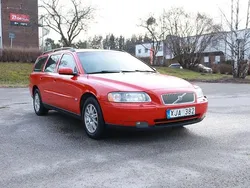 Röd Begagnad 2006 Volvo V70 Kinetic Kombi | 29 700 kr (Marknadspris)