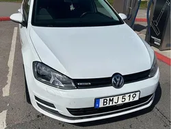 Vit Begagnad 2014 VW Golf VII Halvkombi | 88 000 kr (Marknadspris)