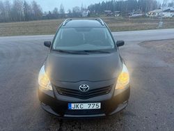 Svart Begagnad 2010 Toyota Verso Minibuss | 56 500 kr (Marknadspris)