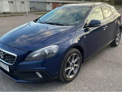 Blå Begagnad 2016 Volvo V40 CC Momentum Kombi | 99 500 kr