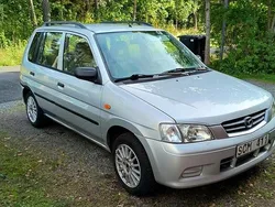 Grå Begagnad 2000 Mazda Demio Minibuss | 12 500 kr