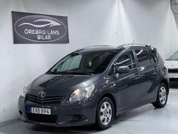 Mörkgrå (grå) Begagnad 2009 Toyota Verso Minibuss | 89 900 kr (Marknadspris)