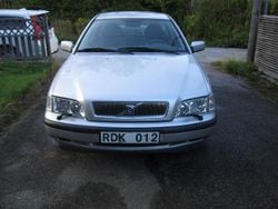 Grå Begagnad 2000 Volvo S40 Sedan | 25 000 kr