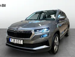 Grå Begagnad 2023 Skoda Karoq Style SUV | 324 900 kr (Marknadspris)