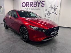 Röd Ny 2024 Mazda 3 Homura-Line Halvkombi | 340 100 kr (Marknadspris)
