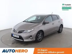Brun Begagnad 2015 Toyota Auris Halvkombi | 135 000 kr (Marknadspris)