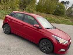 Röd Begagnad 2018 Hyundai i20 Comfort Halvkombi | 105 000 kr (Marknadspris)