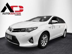 Vit Begagnad 2013 Toyota Auris Hybrid Executive Kombi | 119 900 kr (Marknadspris)