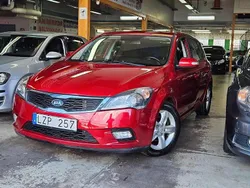 Röd Begagnad 2011 Kia Ceed EX Halvkombi | 79 999 kr (Marknadspris)