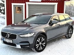 Grå Begagnad 2020 Volvo V90 CC Momentum Kombi | 309 000 kr (Marknadspris)