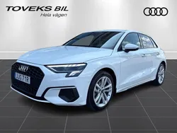 Vit (ibisvit) Begagnad 2023 Audi A3 Sportback Proline Halvkombi | 239 500 kr (Marknadspris)