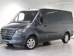 Mörkgrå (tenoritgrå metallic) Begagnad 2023 Mercedes Sprinter Van | 599 000 kr (Superpris)