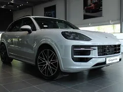 Grå Ny 2024 Porsche Cayenne SUV | 1 425 000 kr (Dyr)