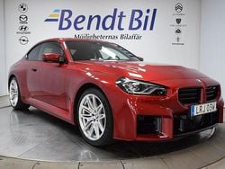Röd (fire red metallic) Begagnad 2024 BMW M2 Comfort Edition Sportkupé | 799 500 kr