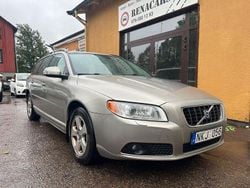 Ljusbrun Begagnad 2008 Volvo V70 Momentum Kombi | 49 900 kr (Marknadspris)