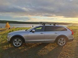 Silver Begagnad 2019 Volvo V90 CC Momentum Kombi | 288 000 kr (Bra pris)