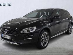 Svart Begagnad 2018 Volvo V60 CC Standard Kombi | 249 000 kr (Marknadspris)