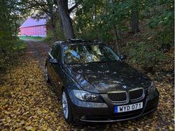 Grå Begagnad 2005 BMW 325 Advantage Sedan | 91 000 kr (Dyr)