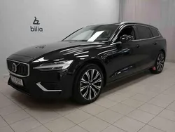 Svart Begagnad 2025 Volvo V60 Kombi | 459 900 kr (Marknadspris)