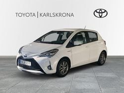 Vit Begagnad 2019 Toyota Yaris Hybrid Active Halvkombi | 179 000 kr (Marknadspris)