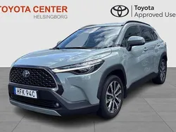 Grön Begagnad 2022 Toyota Corolla Cross Style SUV | 389 500 kr (Marknadspris)