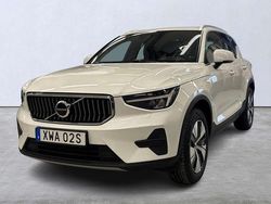 Vit Begagnad 2023 Volvo XC40 Core SUV | 319 900 kr (Marknadspris)