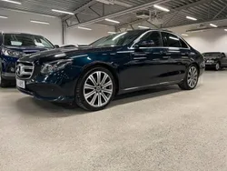 Mörkgrön Begagnad 2017 Mercedes E220 Sedan | 319 900 kr (Marknadspris)