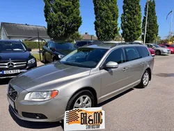 Ljusbrun (brun) Begagnad 2010 Volvo V70 Momentum Kombi | 74 800 kr (Marknadspris)