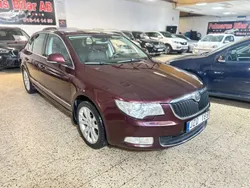 Mörkröd Begagnad 2009 Skoda Superb Elegance Halvkombi | 55 900 kr (Lite dyr)