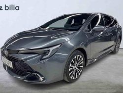 Mörkgrå Begagnad 2024 Toyota Corolla Style Kombi | 309 900 kr (Marknadspris)