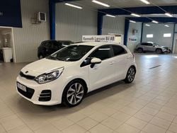 Vit Begagnad 2016 Kia Rio Halvkombi | 114 000 kr (Marknadspris)