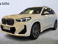 Vit Begagnad 2024 BMW X1 Comfort Edition SUV | 549 000 kr (Marknadspris)