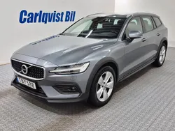 Osmiumgrå metallic Begagnad 2021 Volvo V60 CC Kombi | 309 000 kr (Marknadspris)