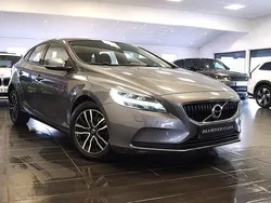 Grå Begagnad 2016 Volvo V40 Momentum Kombi | 139 900 kr (Marknadspris)