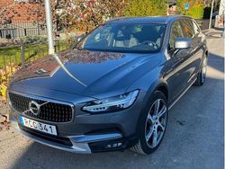 Grå Begagnad 2018 Volvo V90 CC Momentum Kombi | 295 000 kr (Marknadspris)