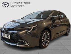 Mörkgrå Begagnad 2024 Toyota Corolla Hybrid Style Halvkombi | 274 900 kr (Marknadspris)