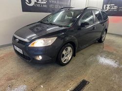 Svart Begagnad 2011 Ford Focus Platinum Kombi | 32 900 kr (Marknadspris)