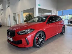 Röd Begagnad 2023 BMW M135 M Sport Halvkombi | 579 800 kr
