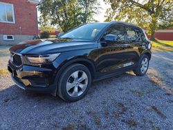 Svart Begagnad 2021 Volvo XC40 Momentum SUV | 295 000 kr (Marknadspris)