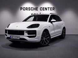 Vit Begagnad 2024 Porsche Cayenne SUV | 1 299 000 kr (Marknadspris)