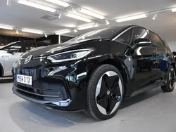 Svart Begagnad 2023 VW ID.3 Pro Performance Halvkombi | 479 800 kr