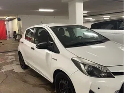 Vit Begagnad 2014 Toyota Yaris Hybrid Life Halvkombi | 73 000 kr (Marknadspris)