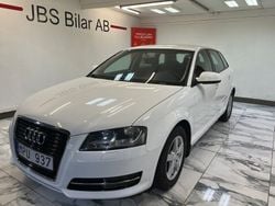 Vit Begagnad 2010 Audi A3 Sportback Attraction Halvkombi | 74 900 kr (Marknadspris)