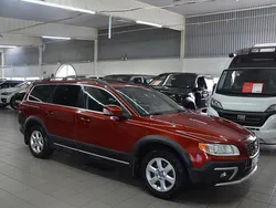 Röd Begagnad 2014 Volvo XC70 Momentum SUV | 129 900 kr (Marknadspris)