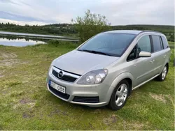 Grå Begagnad 2008 Opel Zafira Minibuss | 32 500 kr (Marknadspris)