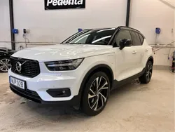 Vit Begagnad 2021 Volvo XC40 R-Design SUV | 339 000 kr (Marknadspris)