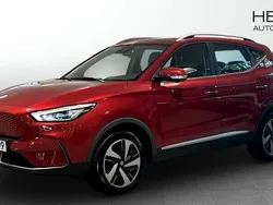Röd (red) Begagnad 2022 MG ZS Luxury Sedan | 244 900 kr (Superpris)