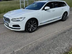 Vit Begagnad 2022 Volvo V90 Momentum Kombi | 285 000 kr (Bra pris)