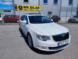 Vit Begagnad 2013 Skoda Superb Ambition Kombi | 66 900 kr (Marknadspris)